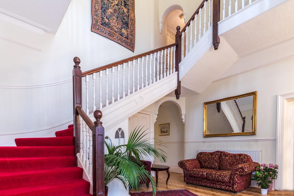 Villiers LodgeSurbiton エクステリア 写真