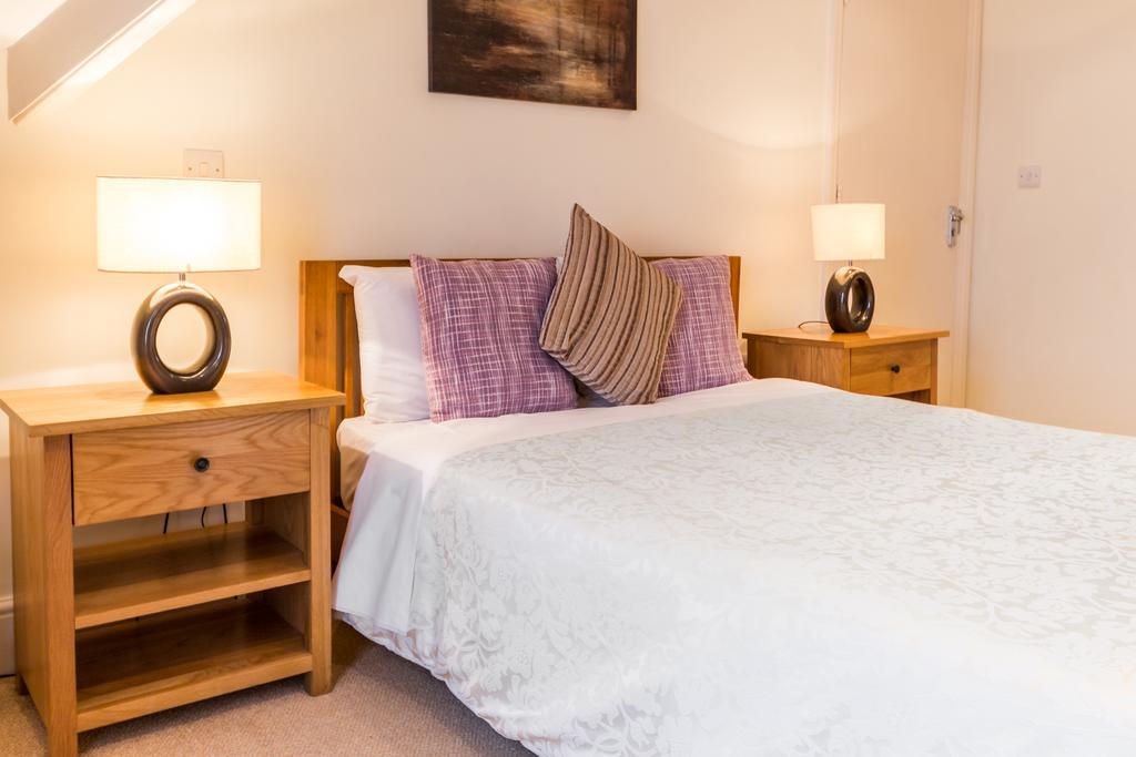 Villiers LodgeSurbiton エクステリア 写真
